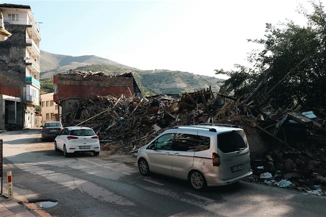 Deprem Anında Arabada Bulunanların Yapması Gerekenler